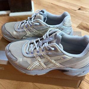Asics Women's Sneakers in Gray and Cream